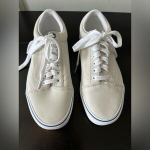 VANS does, Women size 8 or Men’s 6.5 Brand new never worn